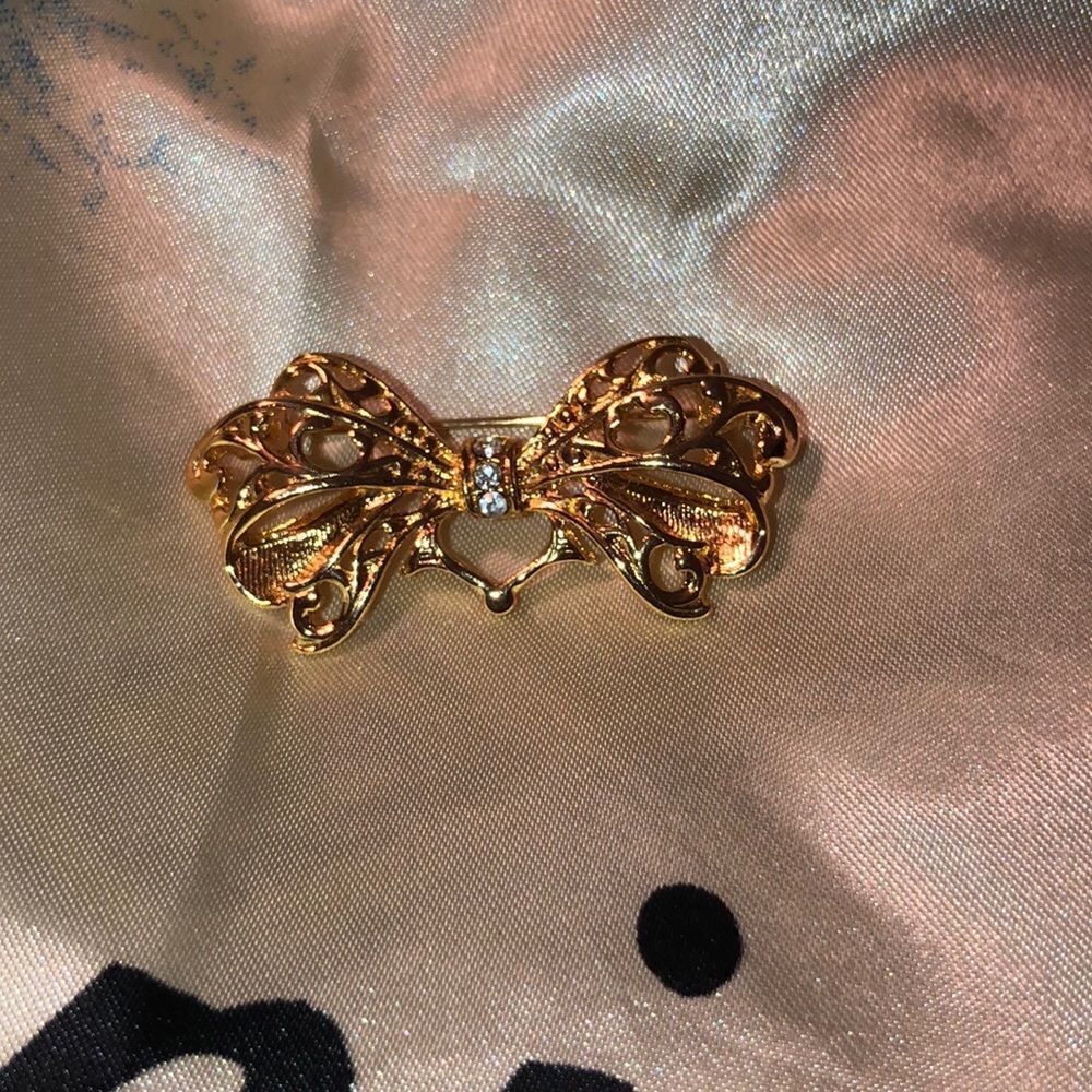 Vintage Bow Tie Gold Tone Brooch Pin